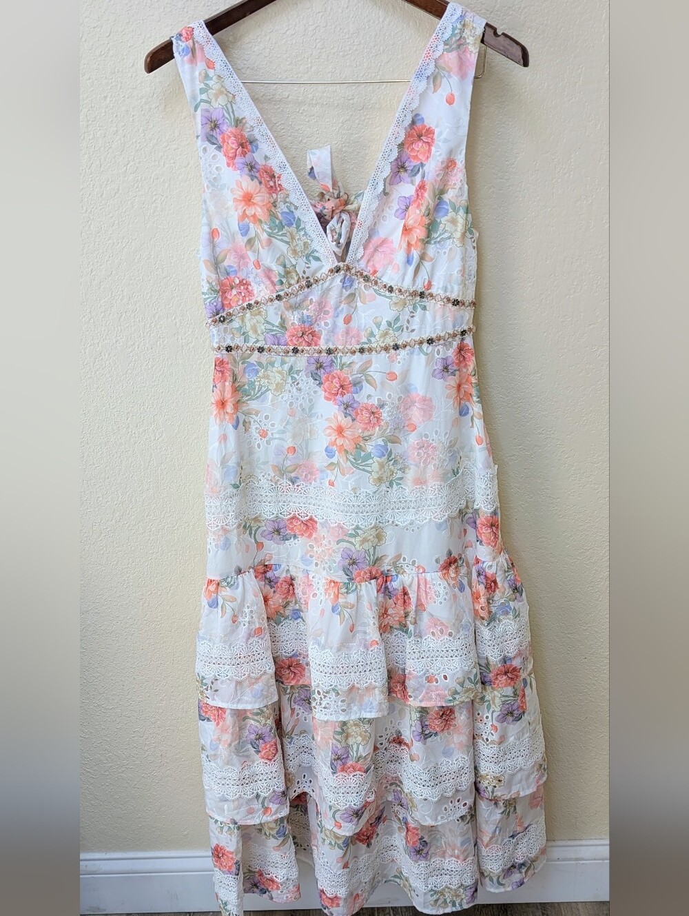 NWT Anewsta Multi Color Floral Muti-tier Ruffled Lace Beaded Dress. Size Medium - Picture 3 of 8